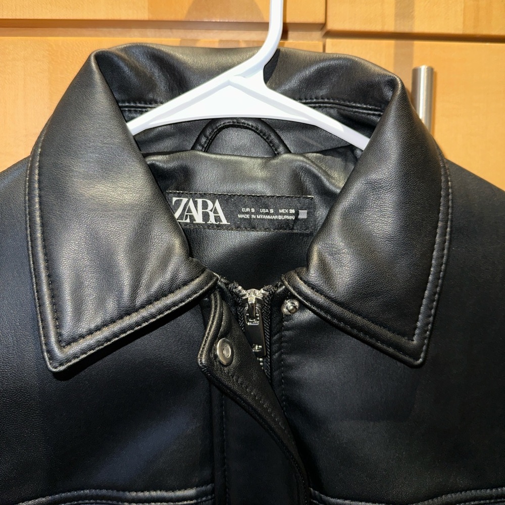 ZARA Black Faux Leather Cropped Jacket with Front Pockets - Picture 2 of 4